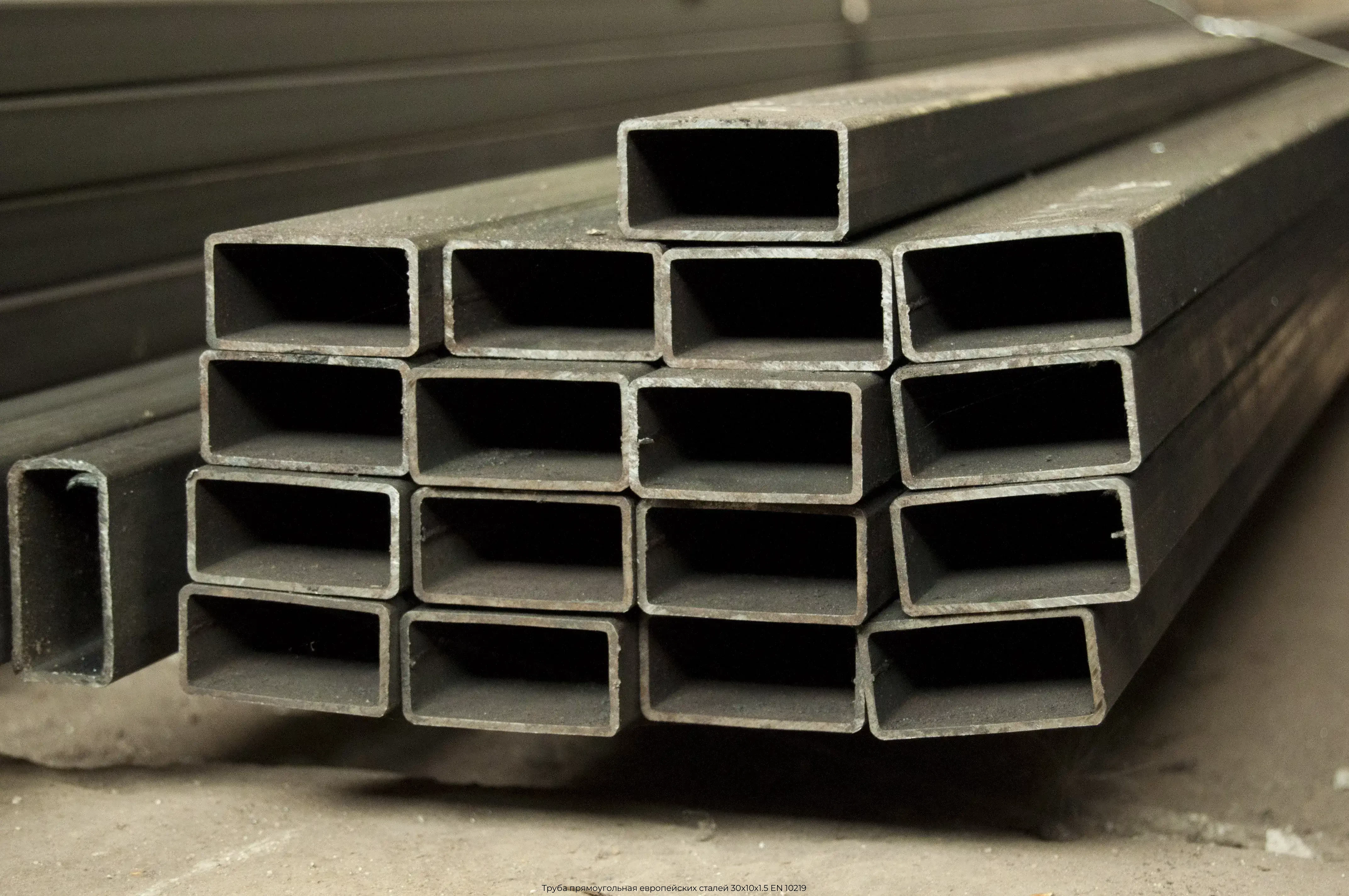 Труба прямоугольная европейских сталей 30х10х1.5 EN 10219