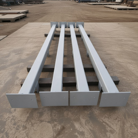 Металлическая стойка из профильной трубы с пластинами 3000х60х60х4 мм